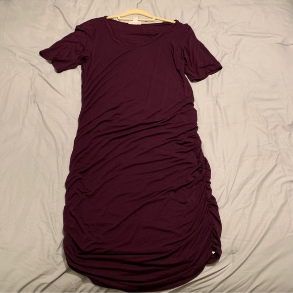 *BUNDLE* 2 Motherhood Maternity dresses and 1 top. - Picture 3 of 8